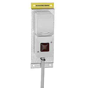 Uttag och impulsknapp, 5m kabel, monterat på plåt